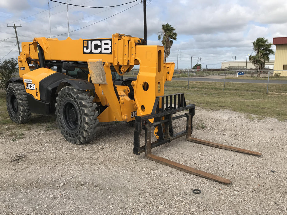 2018 JCB 510-56 JCB 510-56 Telehandler 74 HP w/CAB/HVAC, Beacon, Worklights, Aux Hydraulics, Solid Tires, 60" Carriage/Forks