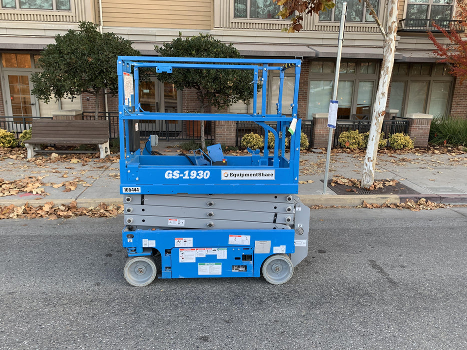 2020 Genie GS-1930 Solid Non Marking Tires, Beacon, Folding rails with half height swing gate, 800W Inverter