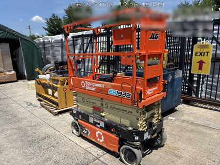 2022 JLG ES1932