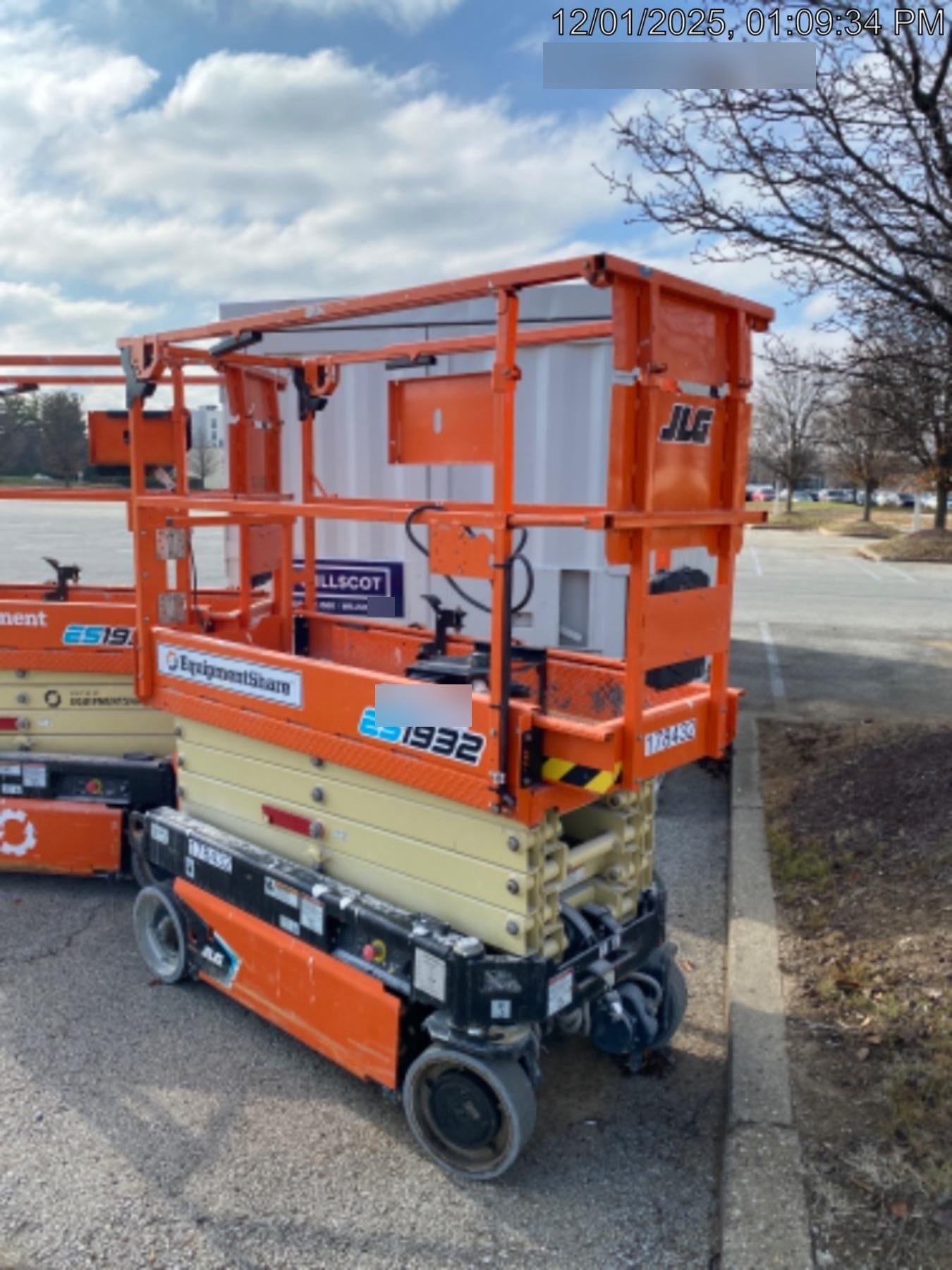 2021 JLG ES1932