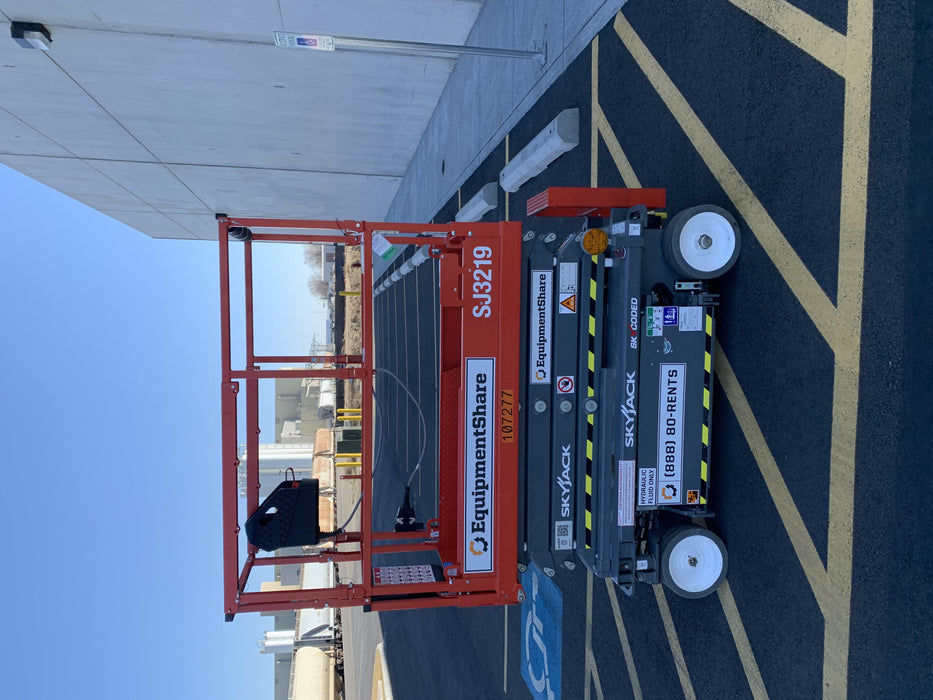 2020 Skyjack SJIII-3219 Solid NM Tires, Half height spring hinged entry gate, Dual Beacons, 800W Inverter