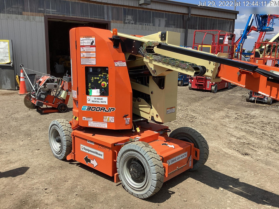 2022 JLG E300AJP