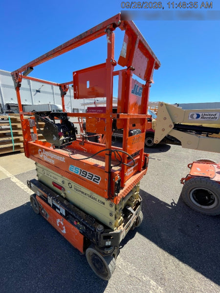 2022 JLG ES1932