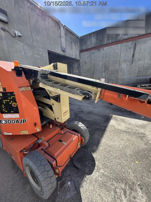 2019 JLG E300AJP