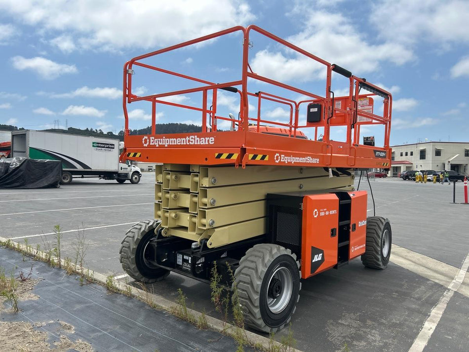 2025 JLG RT4394