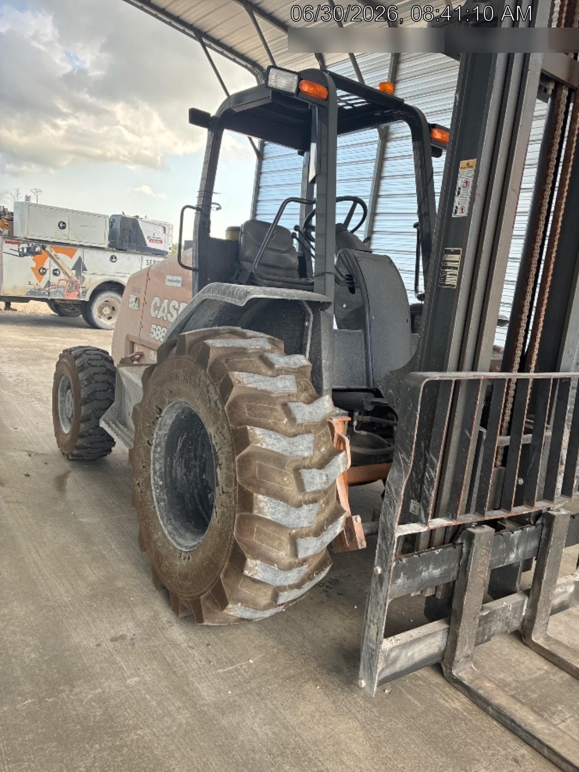 2022 CASE 588H