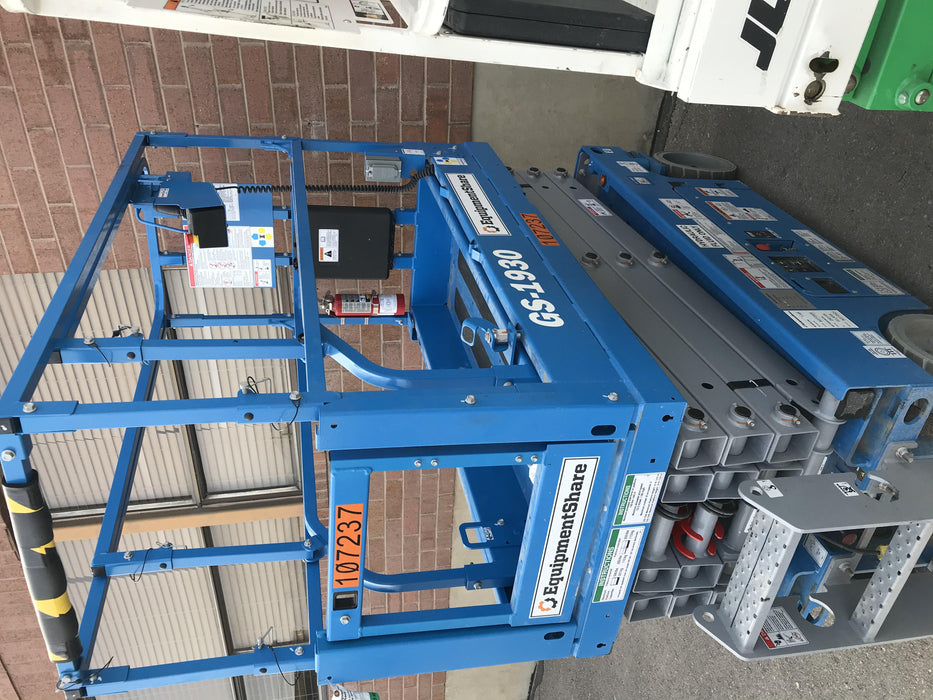 2020 Genie GS-1930 Solid Non Marking Tires, Beacon, Folding rails with half height swing gate, 800W Inverter