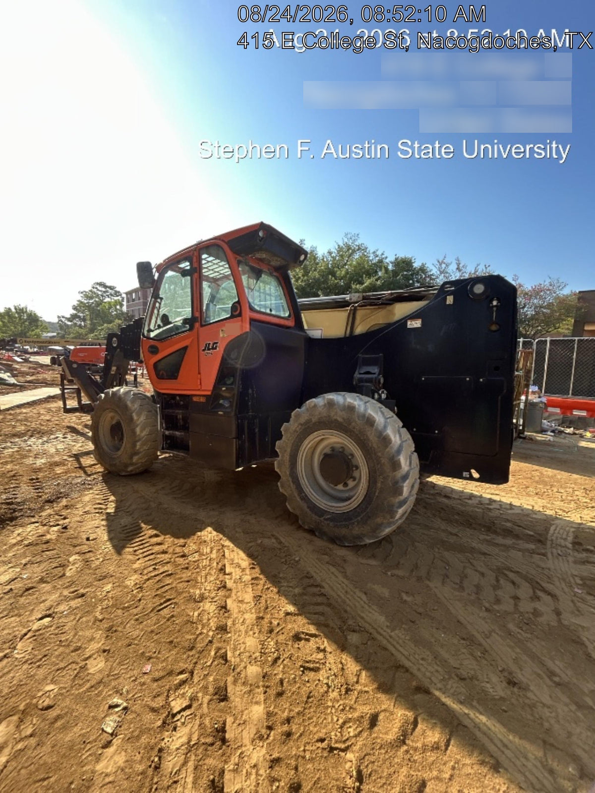 2022 JLG 1075