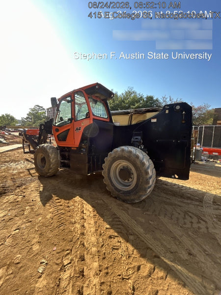 2022 JLG 1075
