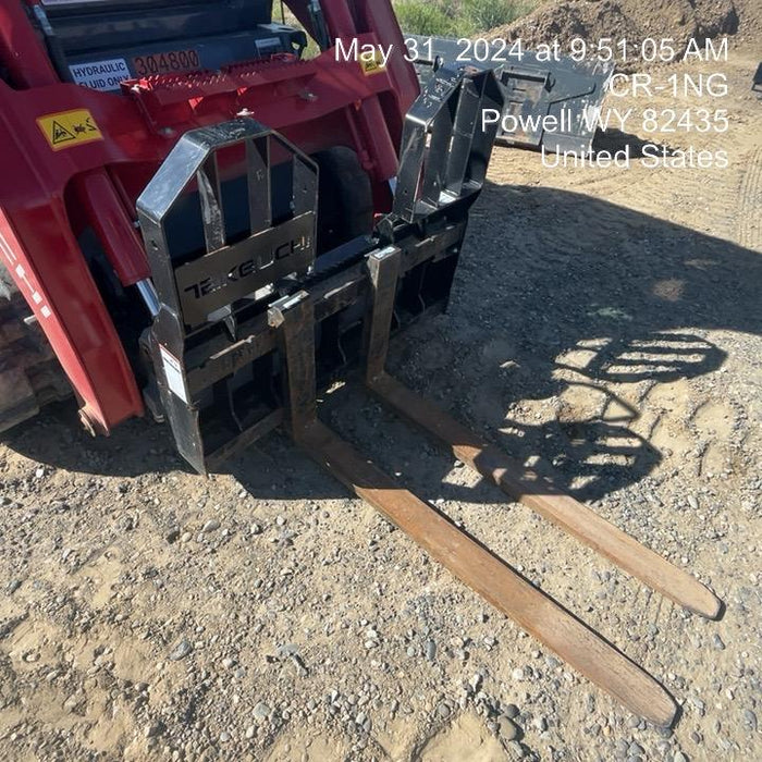 2022 TAKEUCHI 48" Pallet Forks - Takeuchi