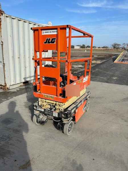 2022 JLG ES1330L