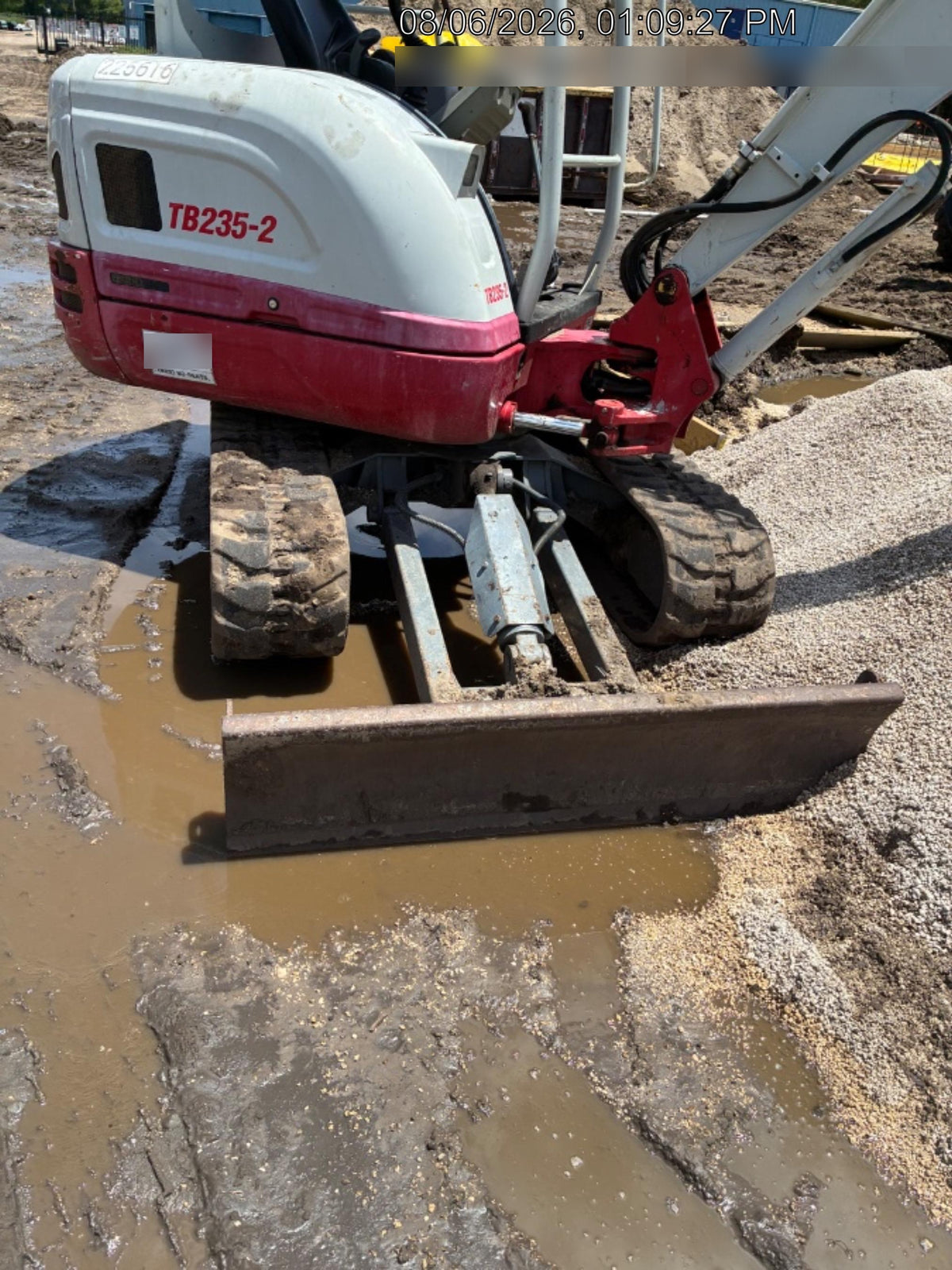 2022 TAKEUCHI TB235-2R