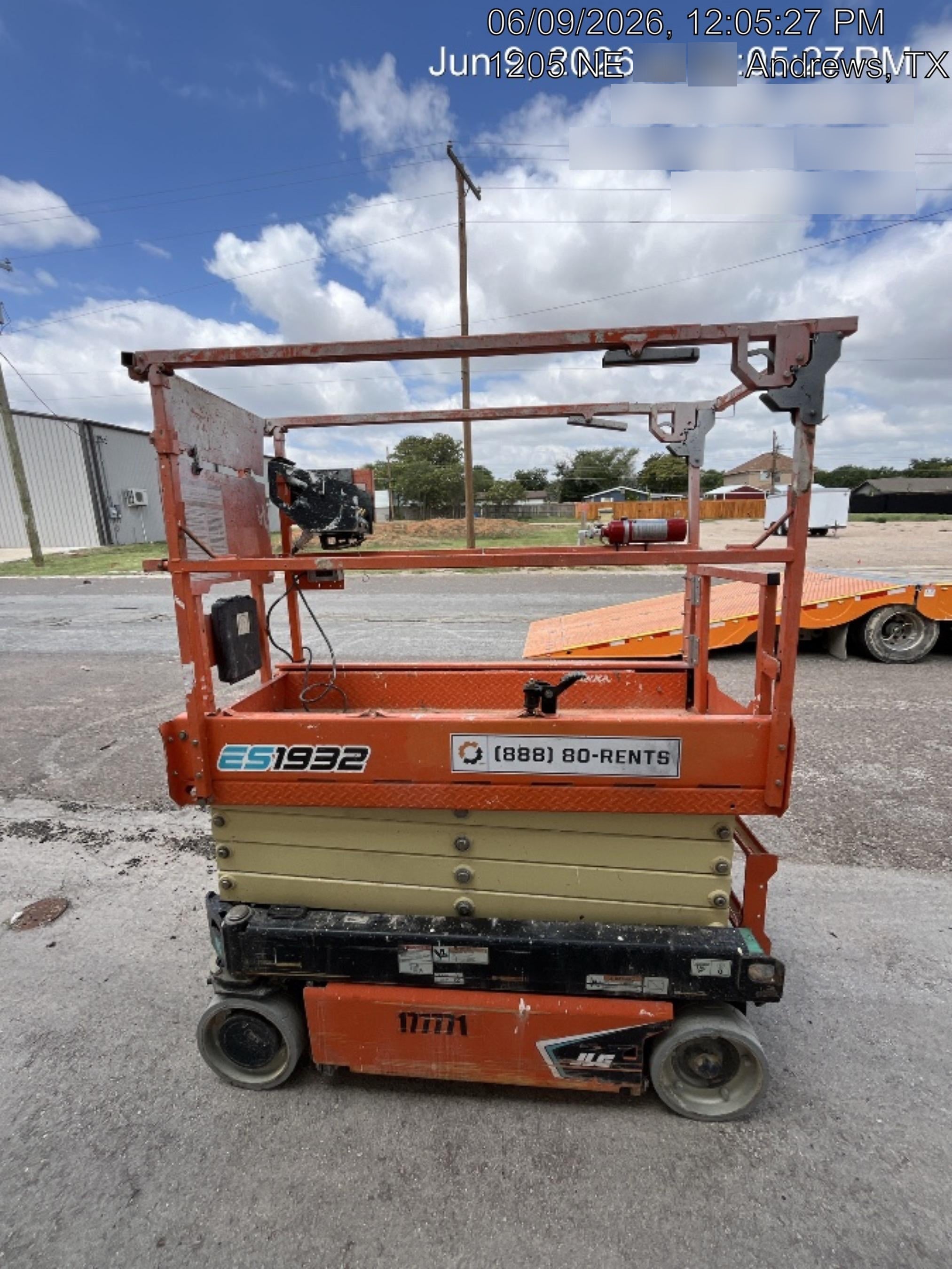 2021 JLG ES1932