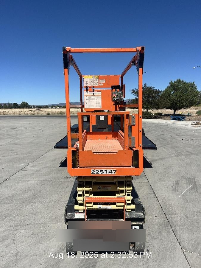 2022 JLG ES1932