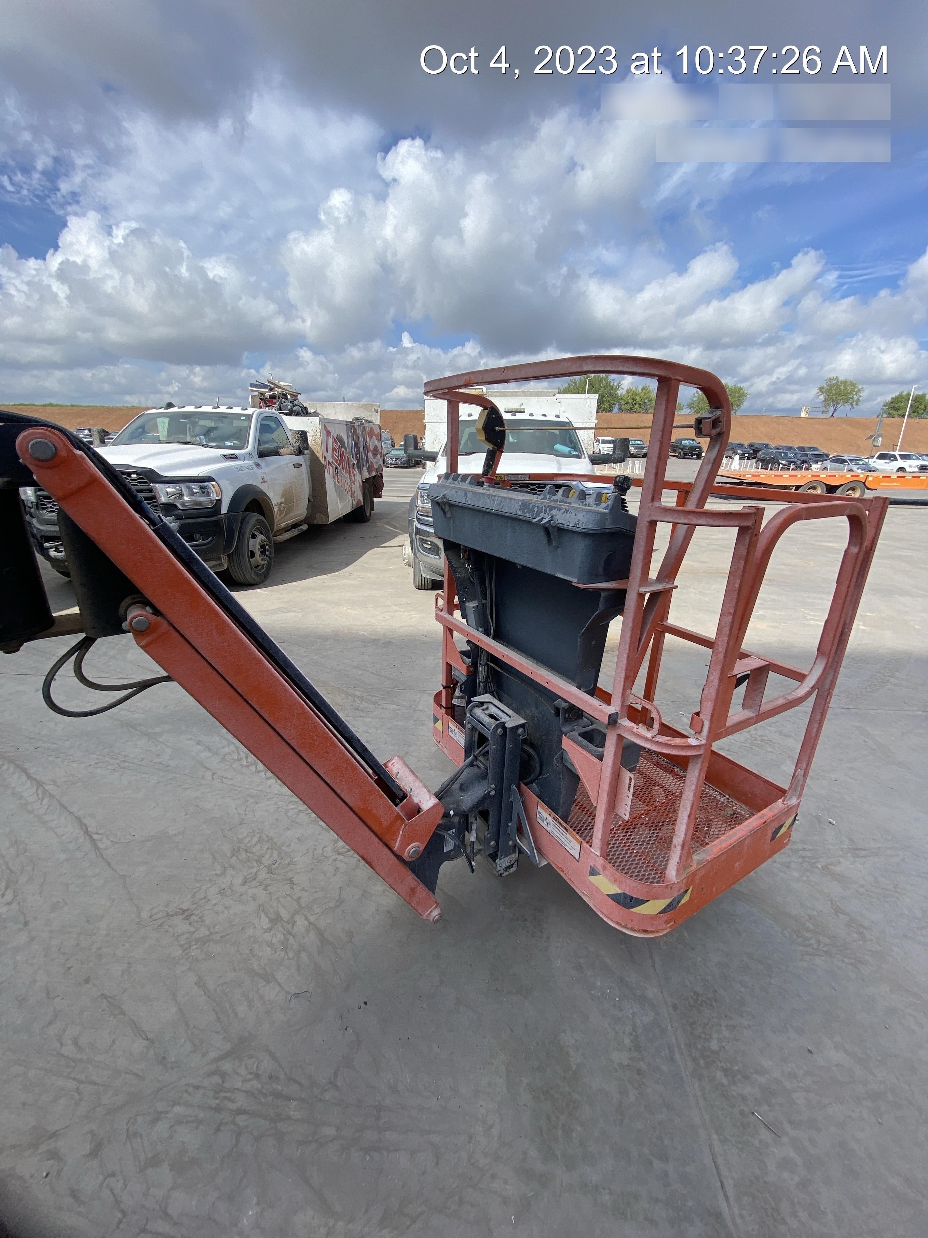 2022 JLG E300AJP