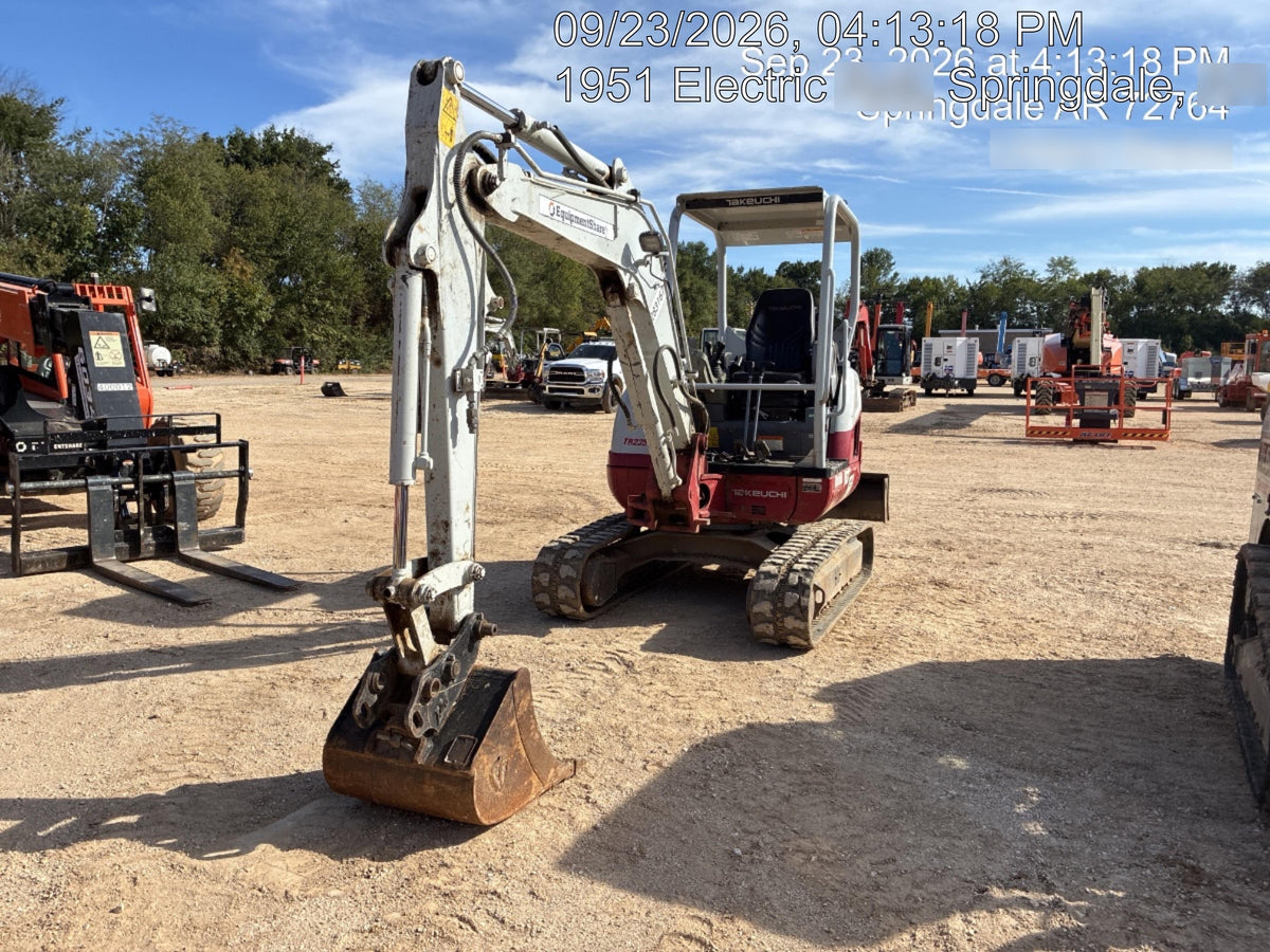 2022 TAKEUCHI TB235-2R
