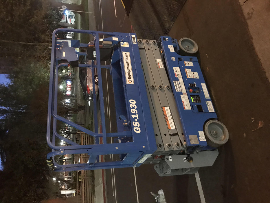 2019 Genie GS-1930 Half Height Swing Gate, 800W Inverter