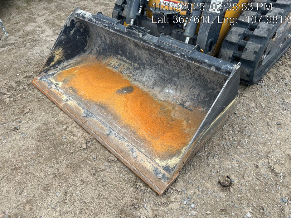 2025 JOHN DEERE 72" Skid Loader Bucket - John Deere C72