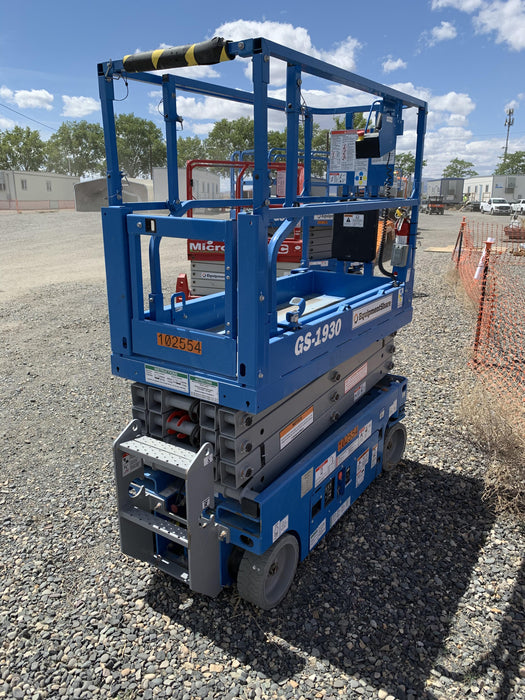 2020 Genie GS-1930 Solid Non Marking Tires, Beacon, Folding rails with half height swing gate, 800W Inverter