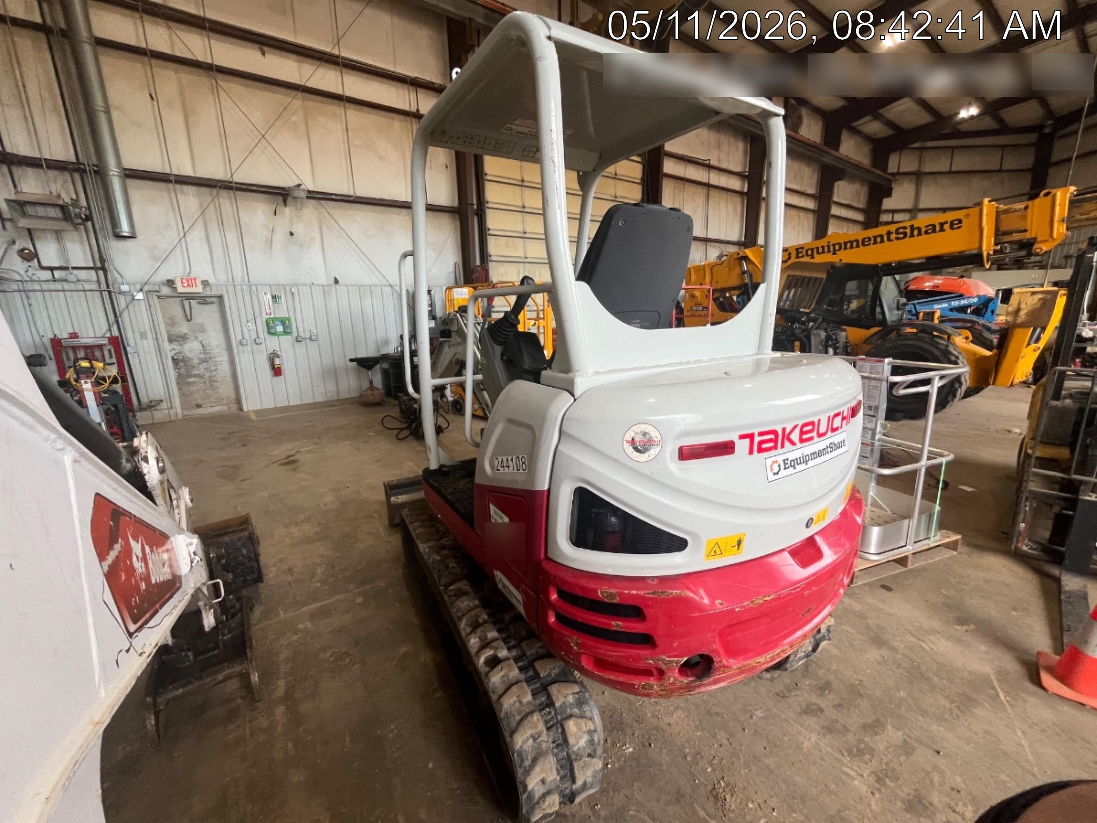 2022 TAKEUCHI TB235-2R