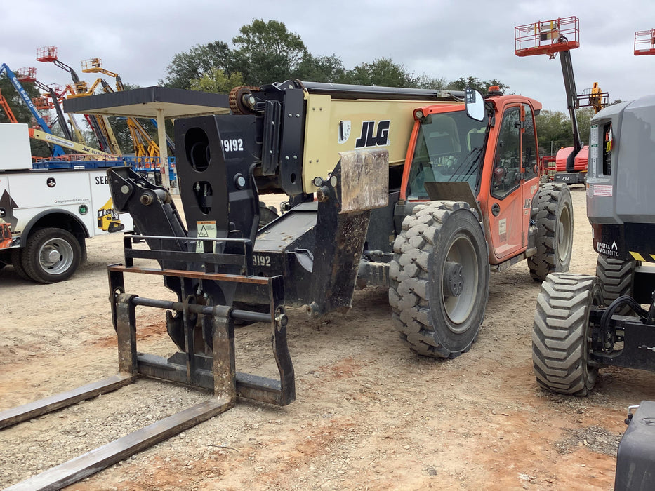 2019 JLG 1255 JLG 1255 T4F w/Full Cab, HVAC, Solid Tires, Work Lights/Beacon, 60" Carriage/Forks