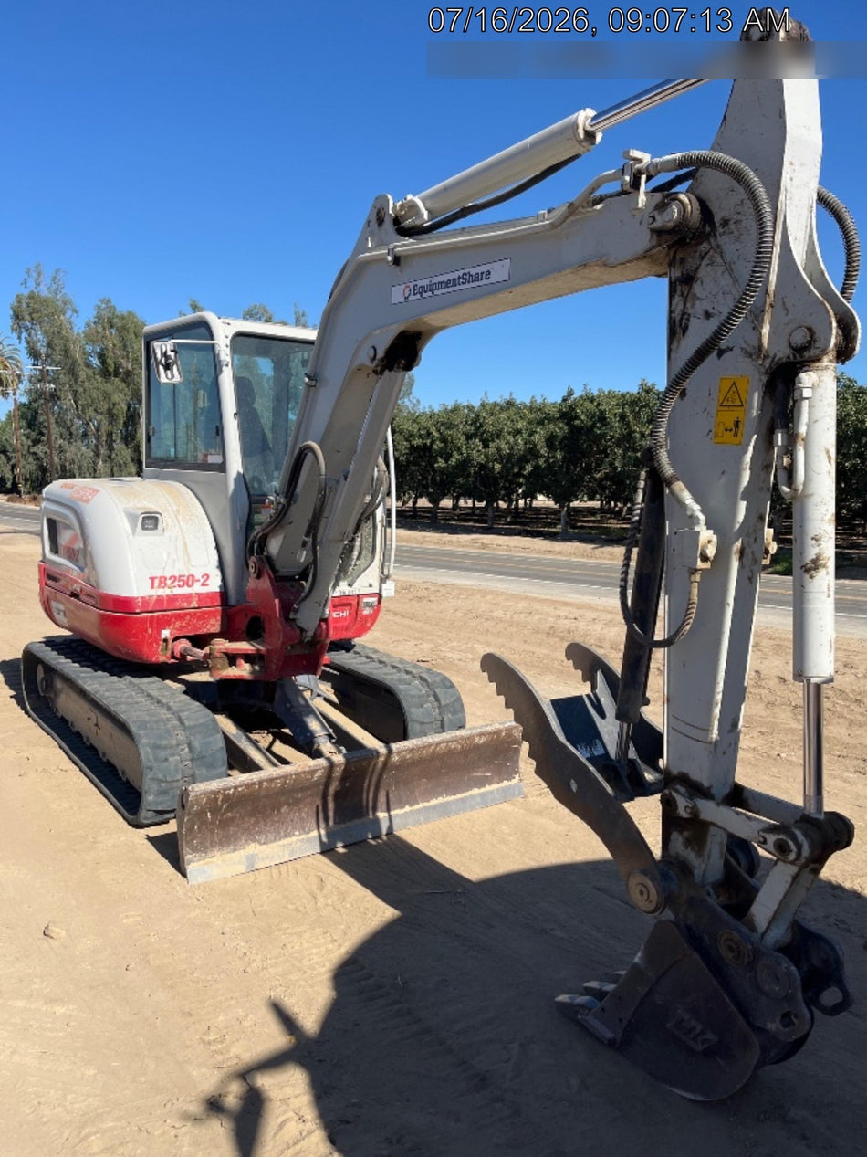 2024 TAKEUCHI TB250-2CR