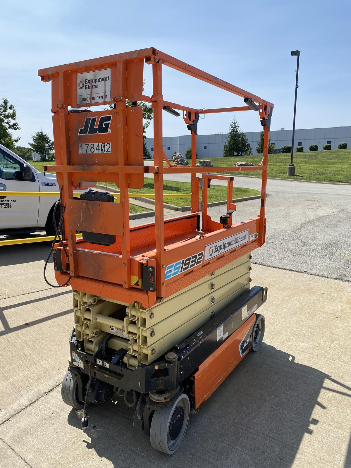 2021 JLG ES1932