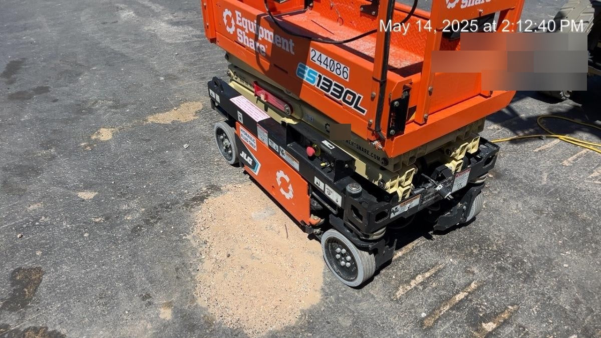 2022 JLG ES1330L