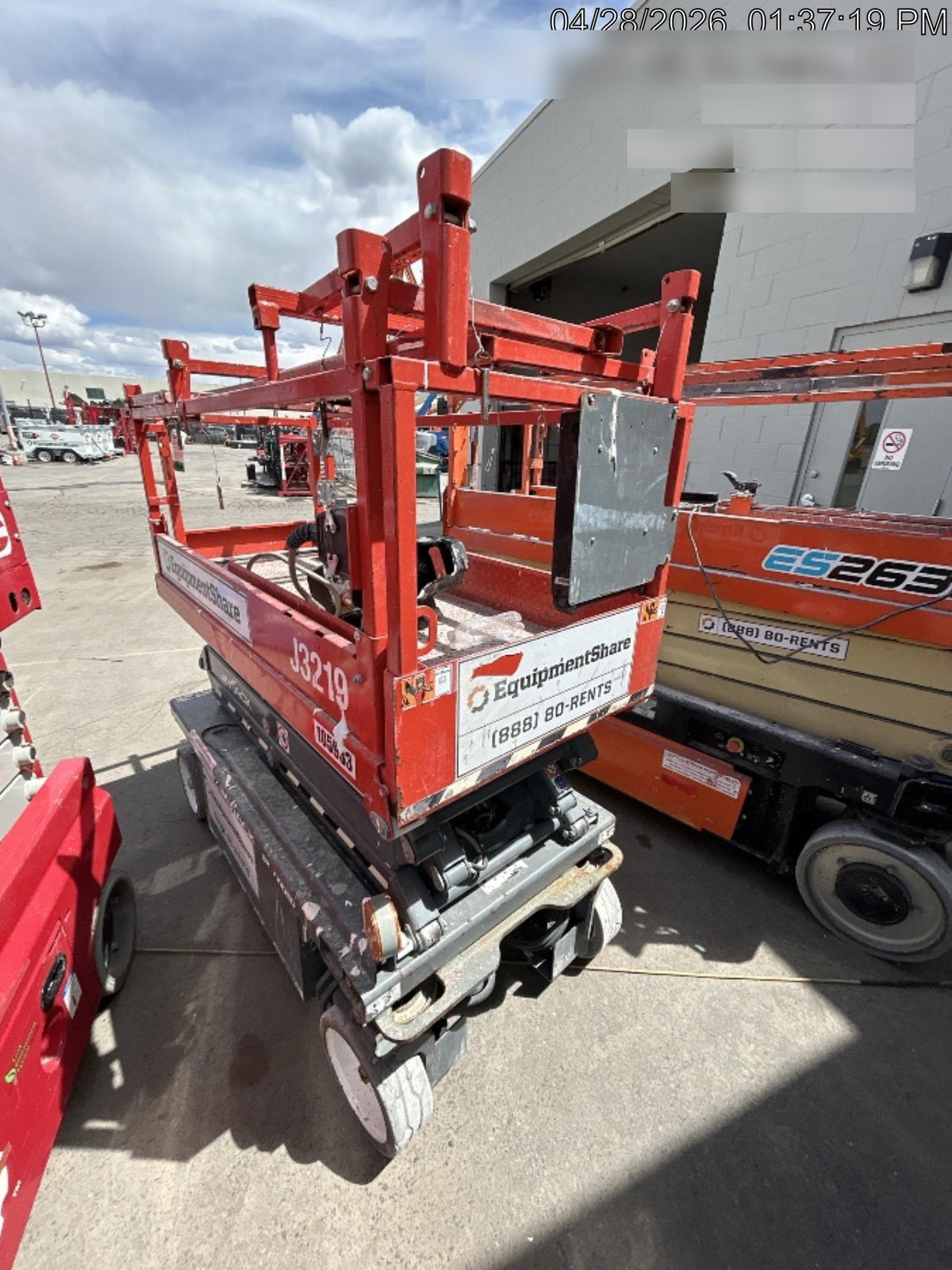 2020 Skyjack SJIII-3219 Solid NM Tires, Half height spring hinged entry gate, Dual Beacons, 800W Inverter