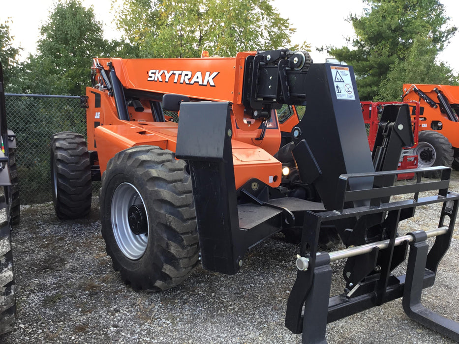2018 Skytrak 10054 JLG Skytrak 10054, Solid Tires (shipping-Boss), CAB, Beacon and Work Light Package