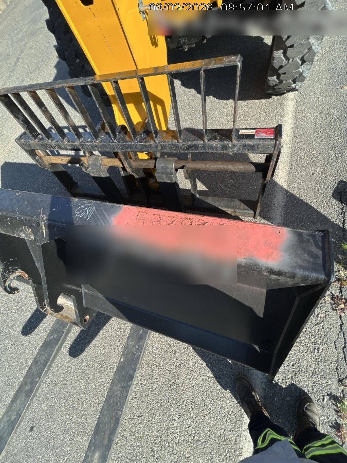 2025 JLG 1001100823