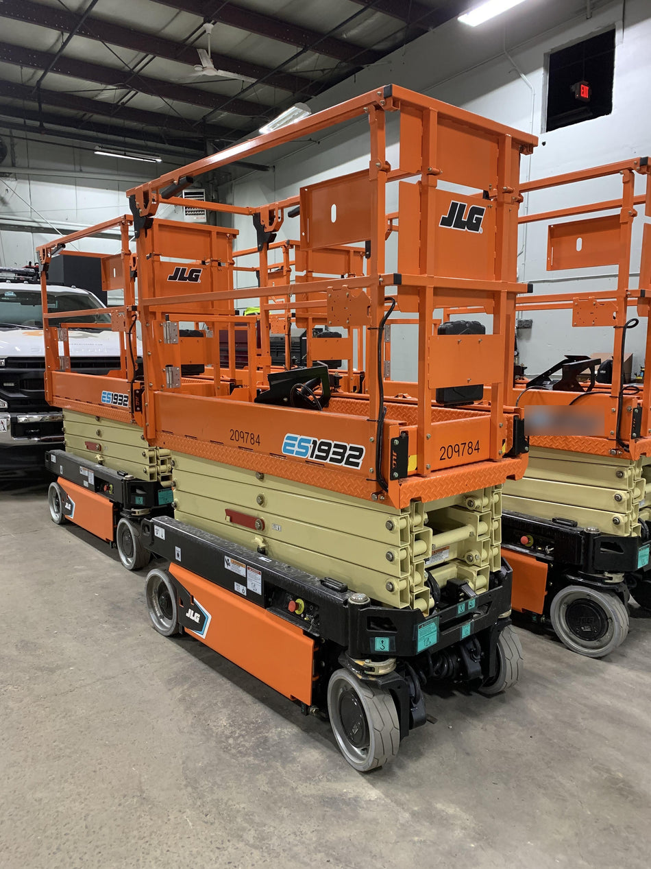 2022 JLG ES1932