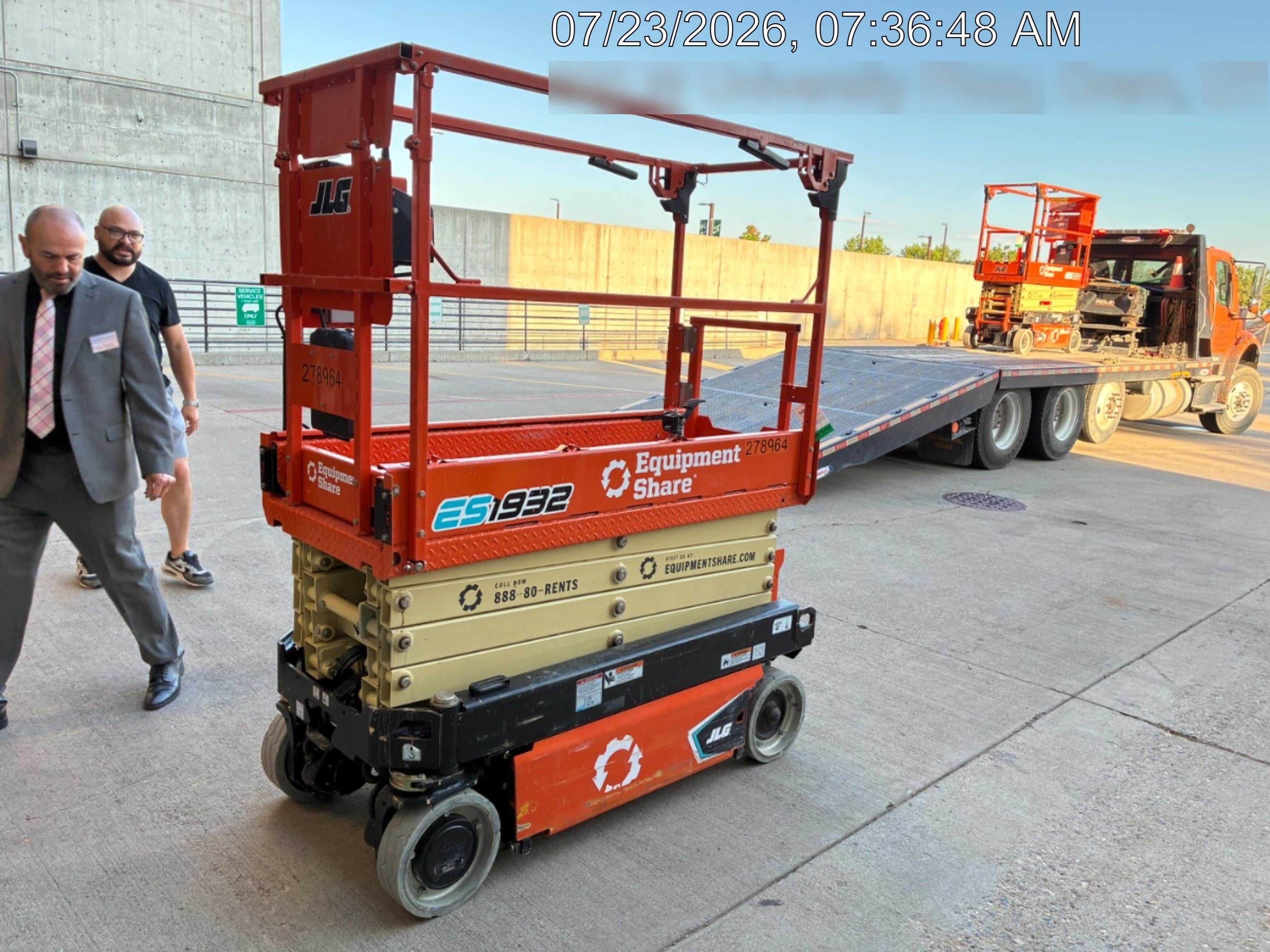 2022 JLG ES1932