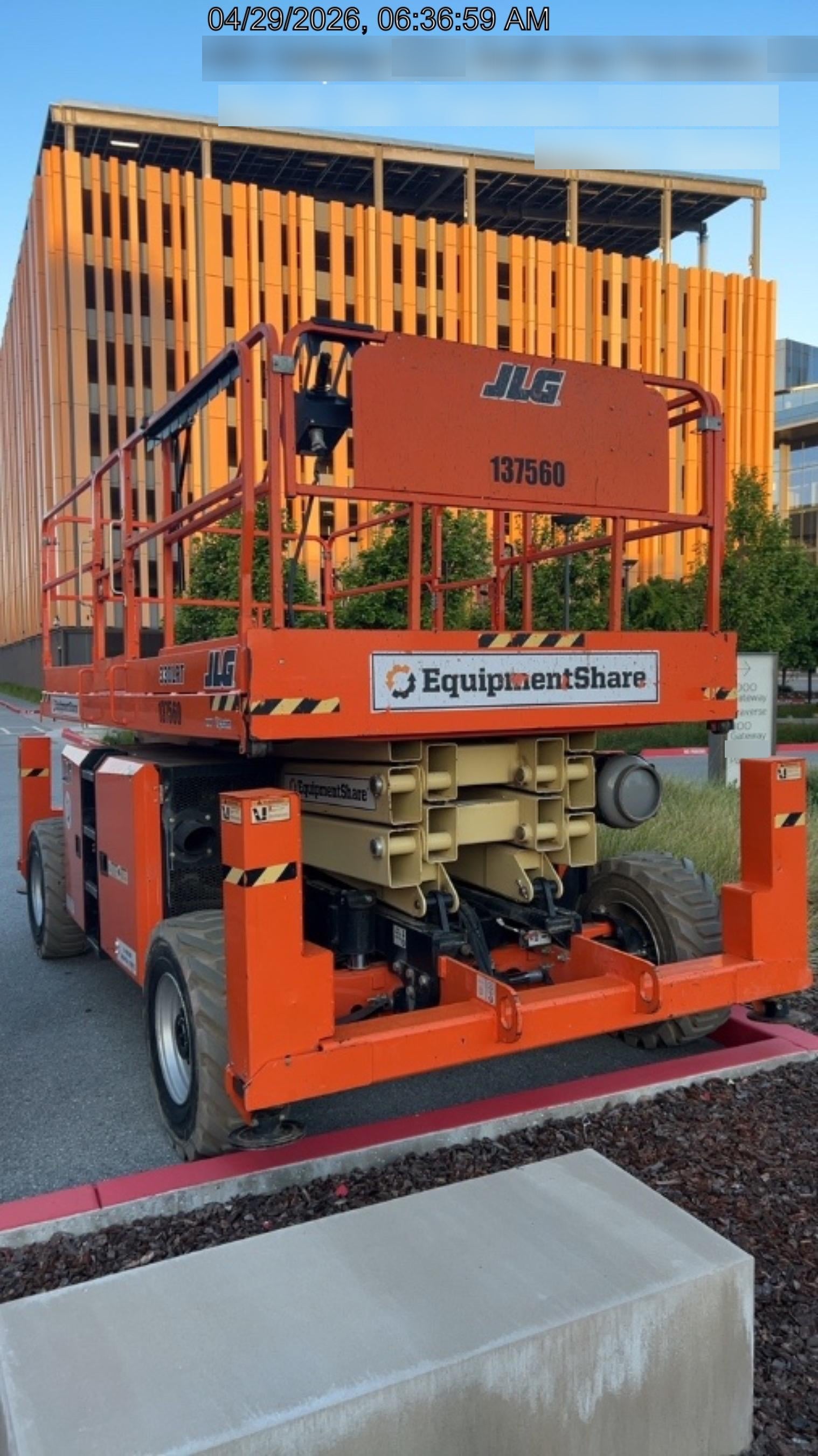 2021 JLG 330LRT