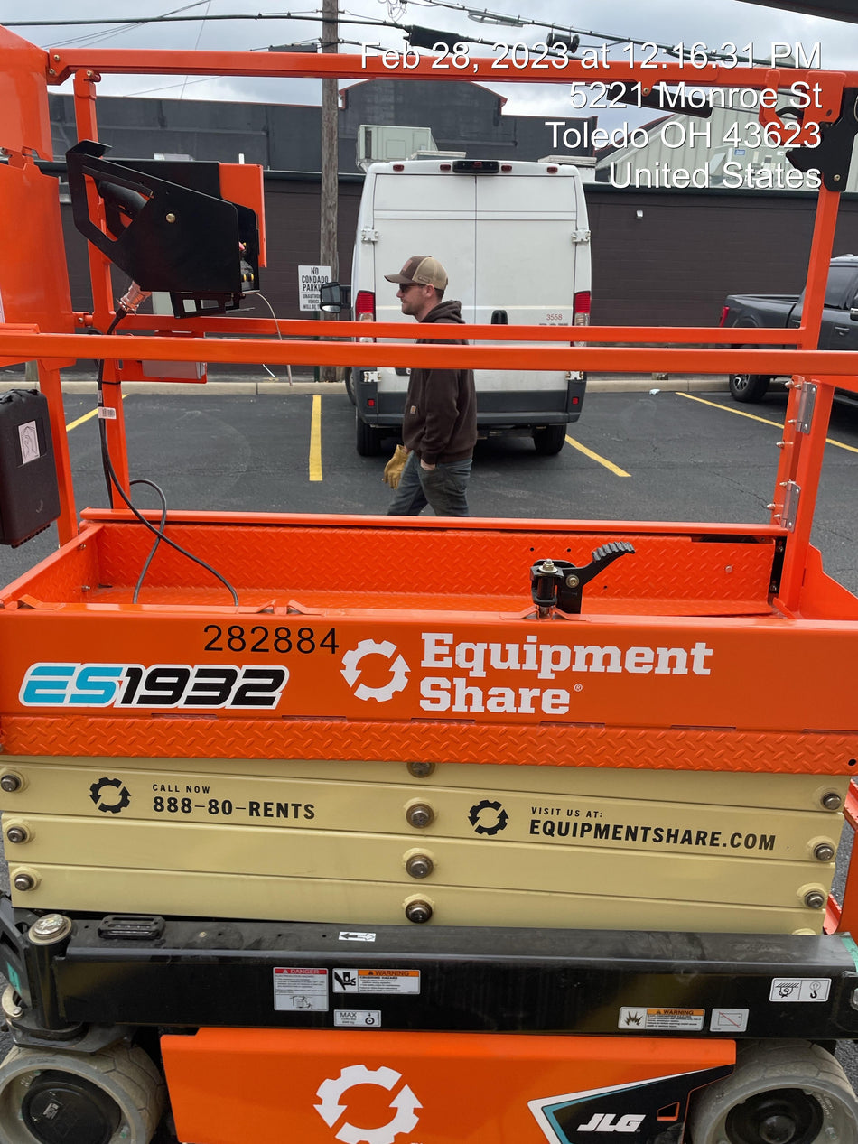 2022 JLG ES1932