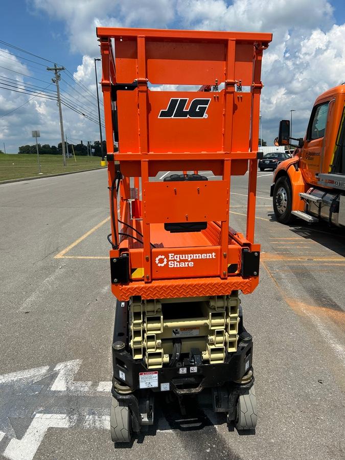 2025 JLG ES1932