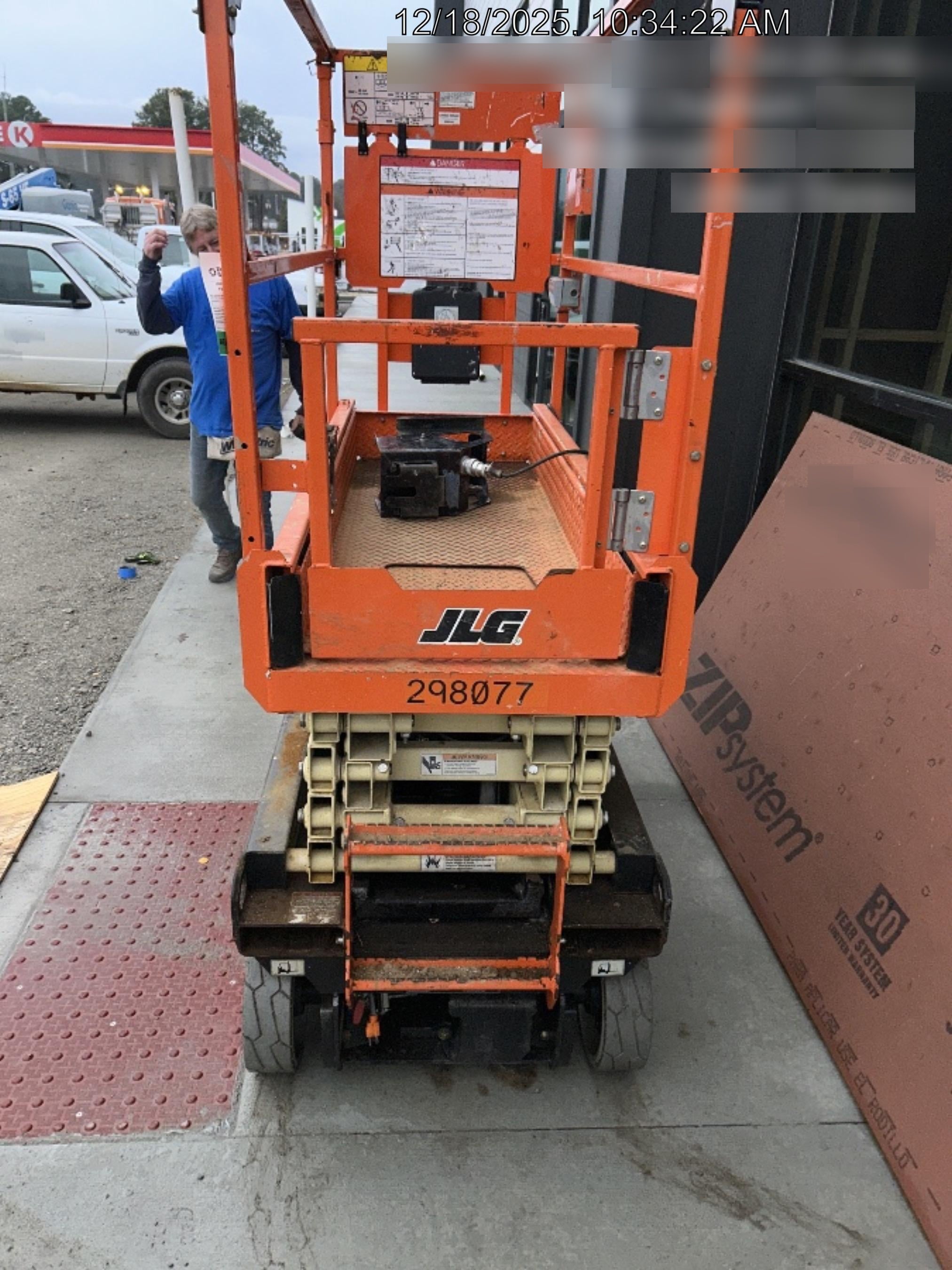 2023 JLG ES1932
