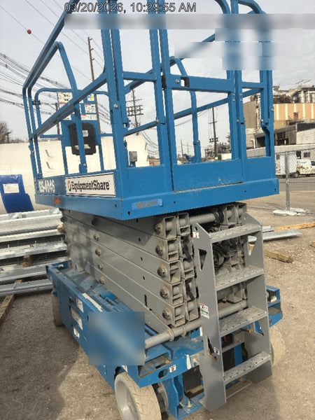 2019 Genie GS-4047 Folding rails with half height swing gate