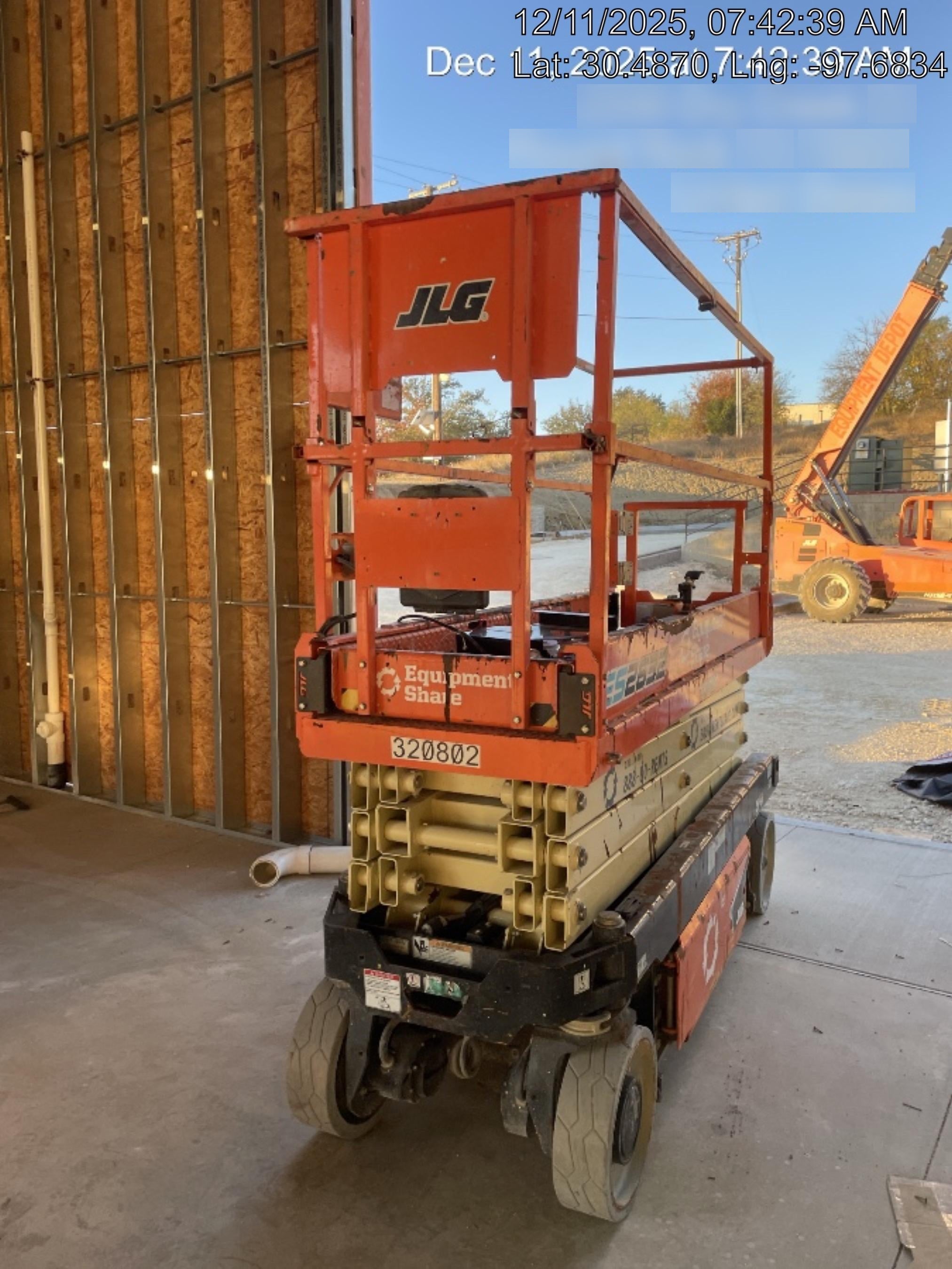 2023 JLG ES2632