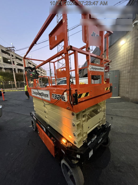 2021 JLG R3246