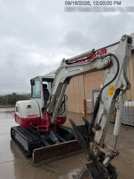 2021 TAKEUCHI TB250-2C