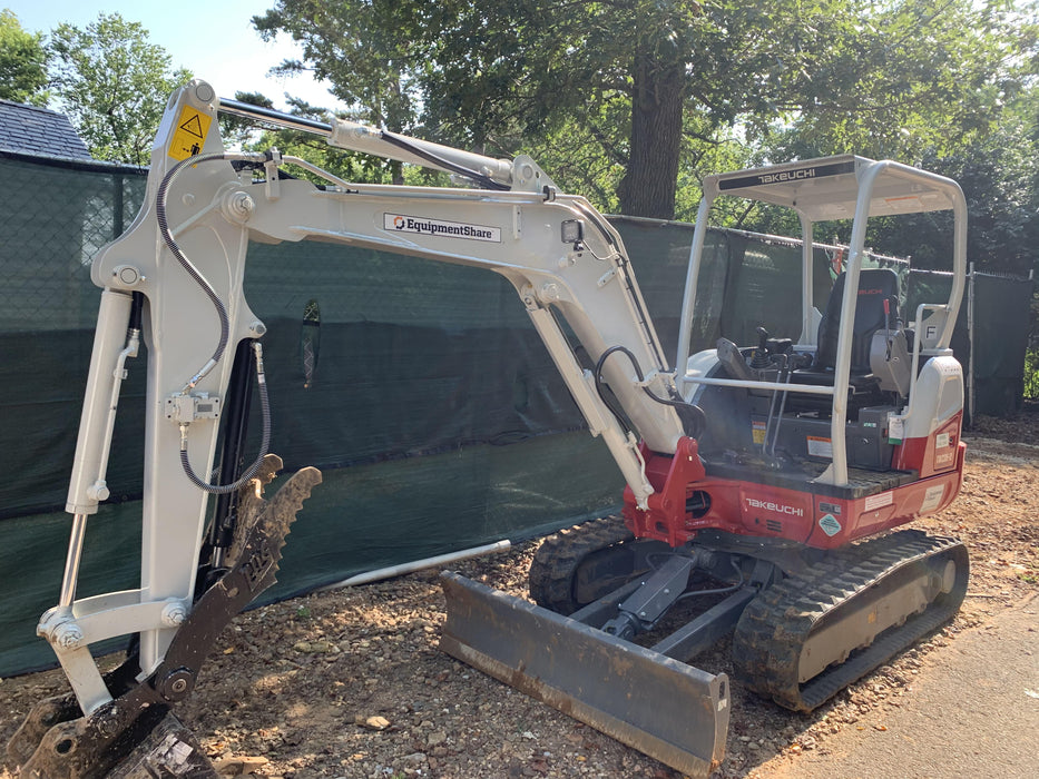 2021 TAKEUCHI TB235-2R