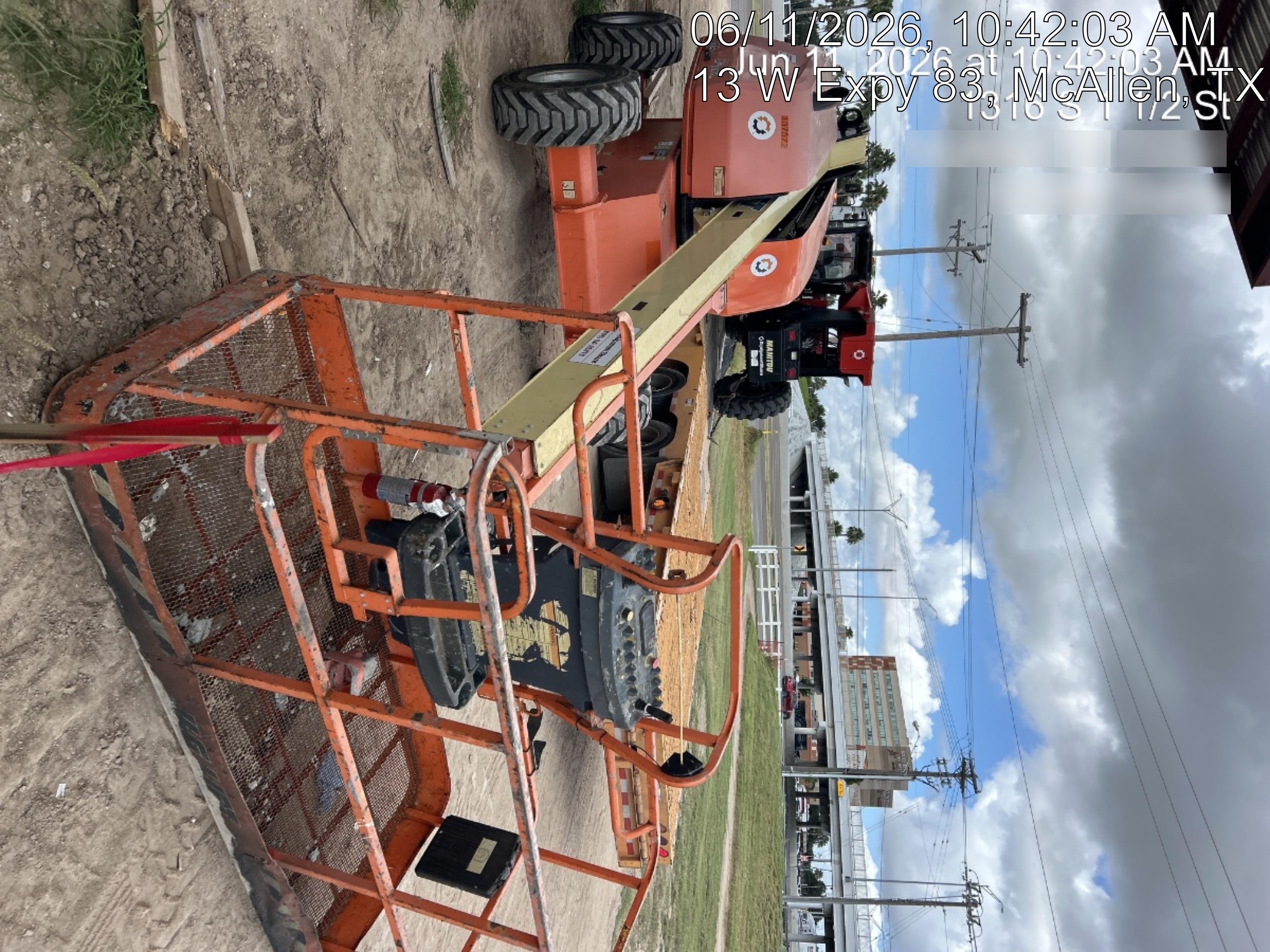 2021 JLG 400S