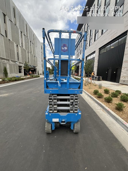 2019 Genie GS-2632 Folding rails with half height swing gate