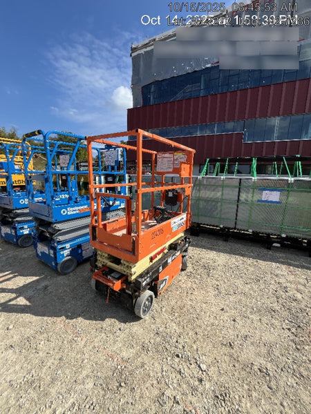 2022 JLG ES1330L
