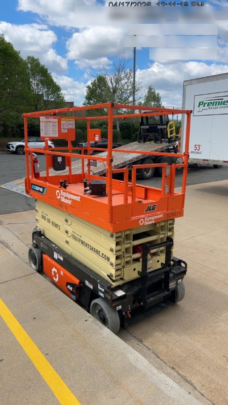 2025 JLG ES3246