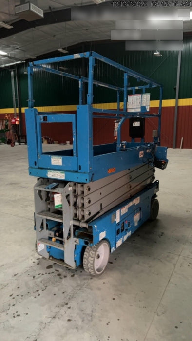 2019 Genie GS-2632 Folding rails with half height swing gate