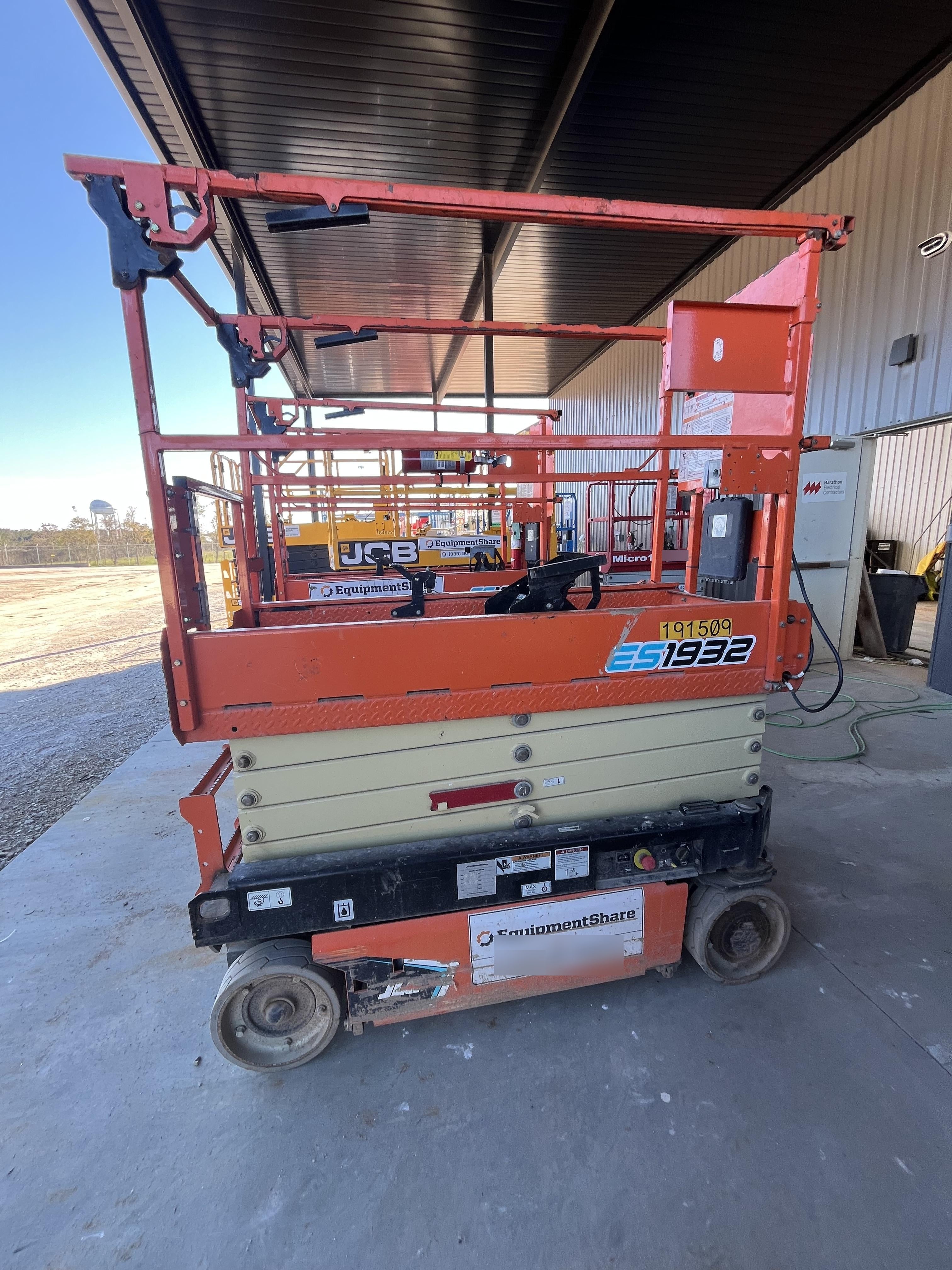 2021 JLG ES1932