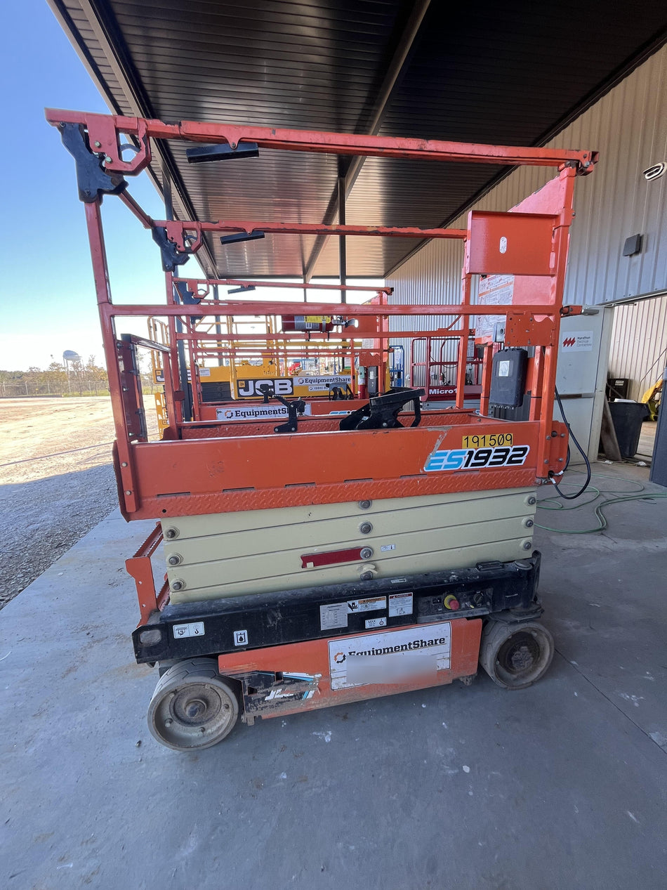 2021 JLG ES1932