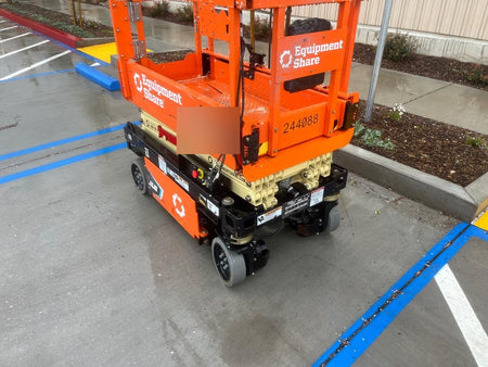 2022 JLG ES1330L